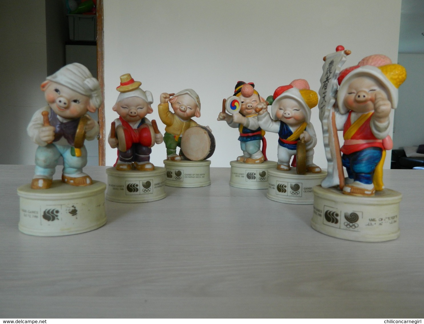 Lot De 6 Statuettes - Statuette - Cochons - Cochon - Pig - 10 Th Asian Games Seoul 1986 - J.O. 1988 - Korea - Asie - Autres & Non Classés