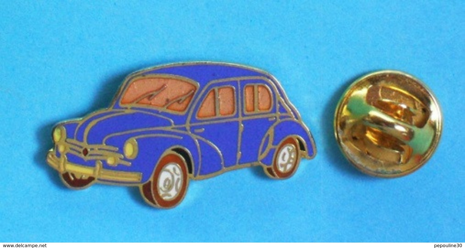 1 PIN'S //  ** RENAULT  4 CV / 4 CYLINDRES EN LIGNE / 8 SOUPAPES / SURNOMMÈE LA 4 PATTES ** . (© TABLO)