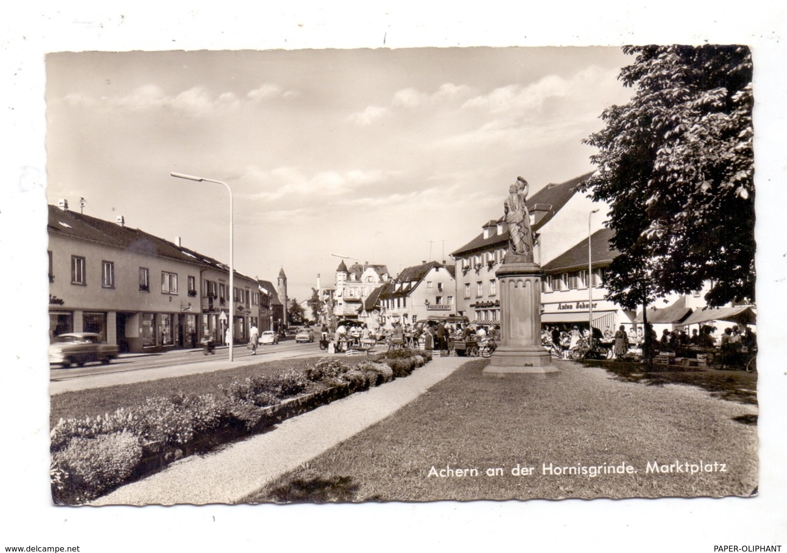 7590 ACHERN, Marktplatz, Denkmal, Wochenmarkt - Achern