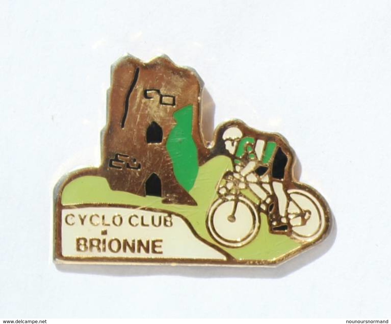 Pin's BRIONNE (27) - CYCLO CLUB DE BRIONNE - Cycliste Et Donjon - Kalikis - I588 - Ciclismo