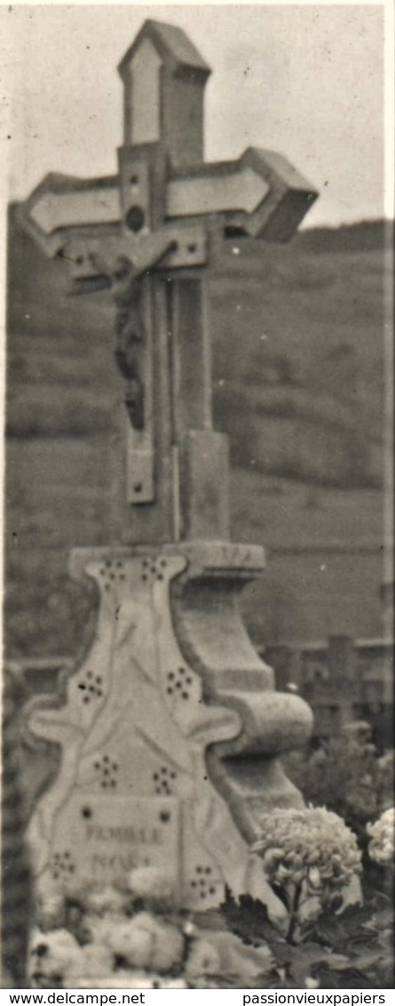 Petite PHOTO  LA CROIX Aux MINES 1953 CIMETIERE TOMBES - Autres & Non Classés