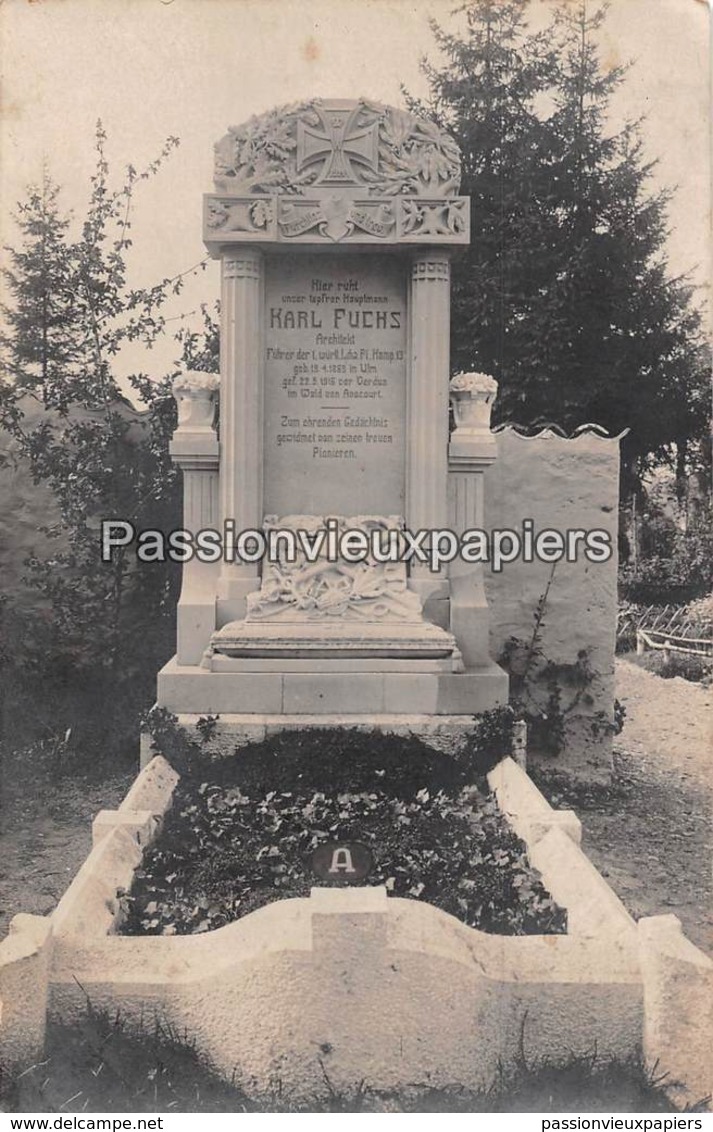 CARTE PHOTO  ALLEMANDE TOMBE Du CAPITAINE KARL FUCHS MORT En 1916  Au BOIS D'AVOCOURT (CIMETIERE FRIEDHOF) - Autres & Non Classés