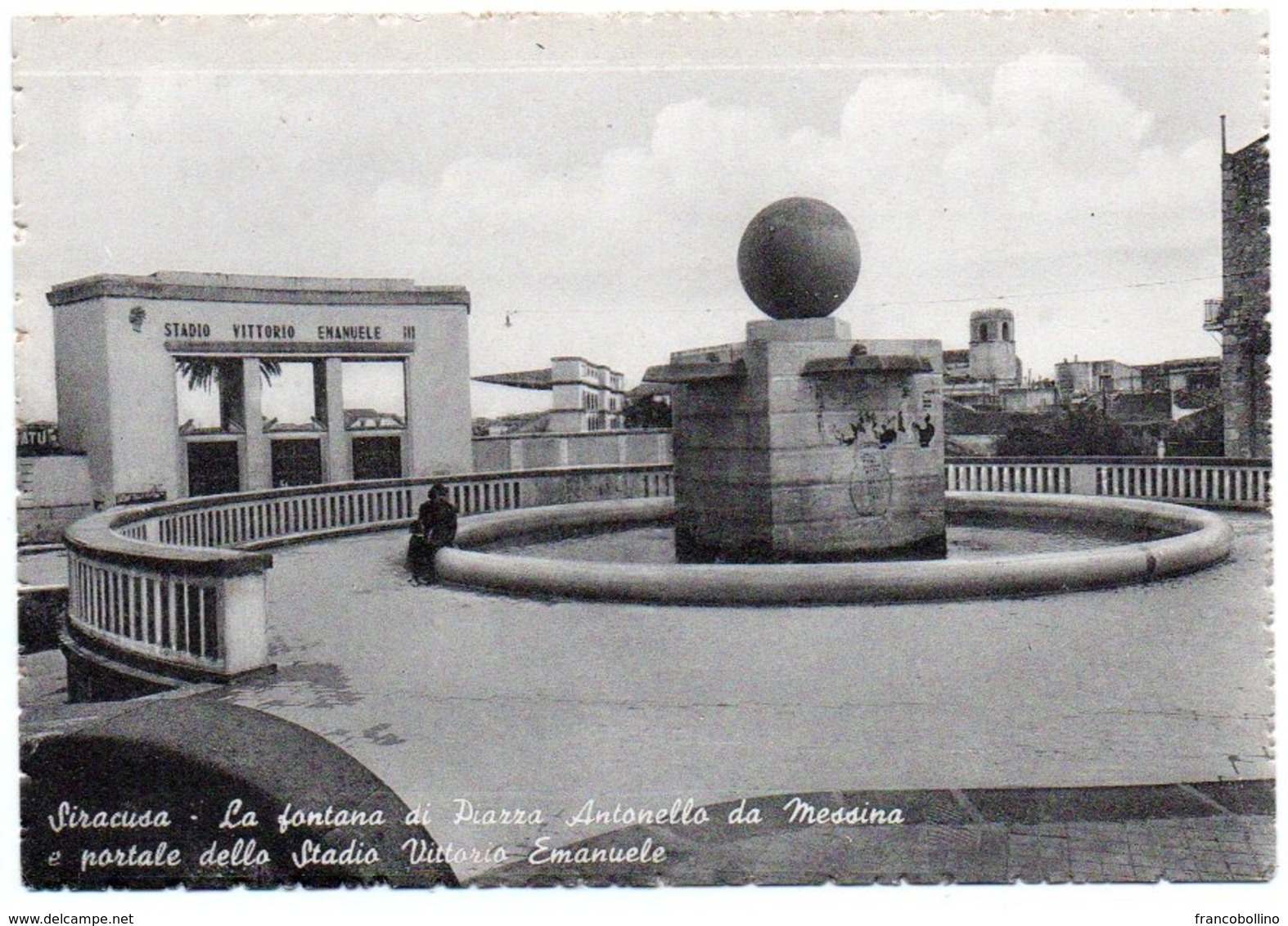 SIRACUSA - FONTANA DI PIAZZA ANTONELLO DA MESSINA E PORTALE STADIO/STADIUM / ESTADIO / STADE / STADION/CALCIO/FOOTBALL - Calcio