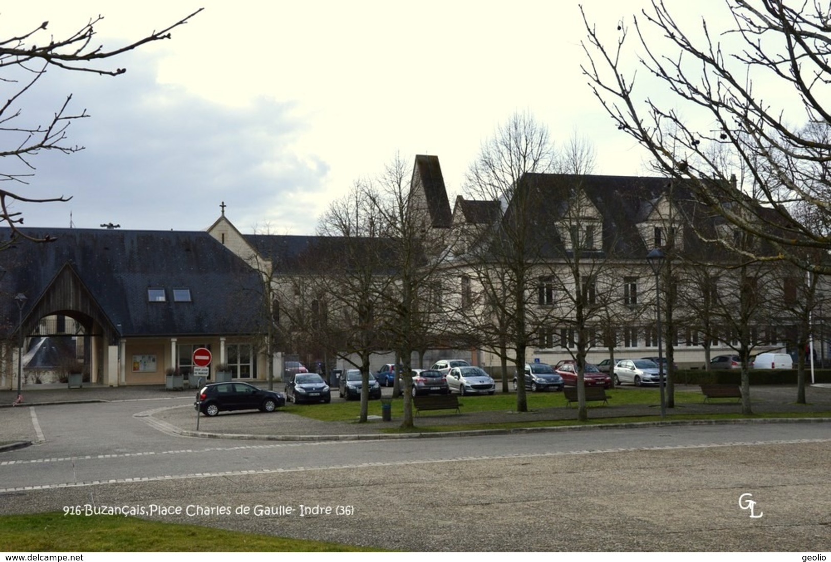 Buzançais (36)- Place Charles De Gaulle (Edition à Tirage Limité) - Autres & Non Classés