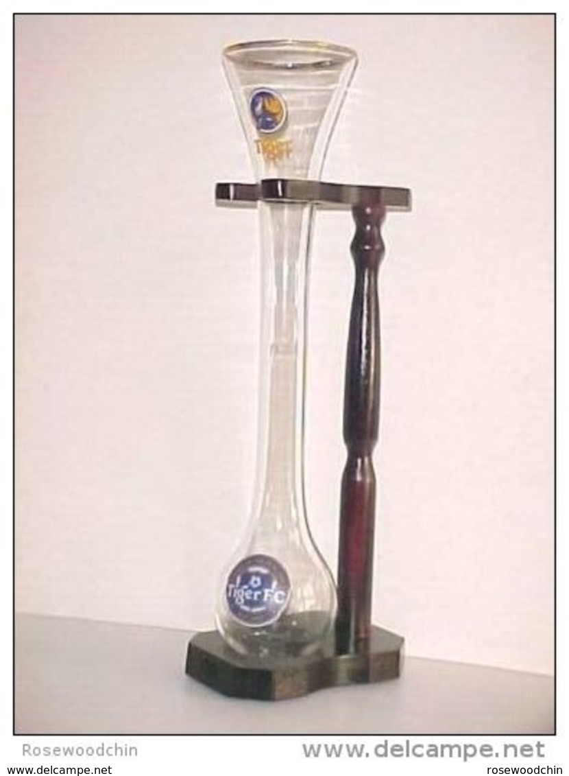 Vintage ! Tiger Beer " Tiger F. C. Est.2004" 1/2 Half Yard Ale Glass With Wooden Stand - Verres