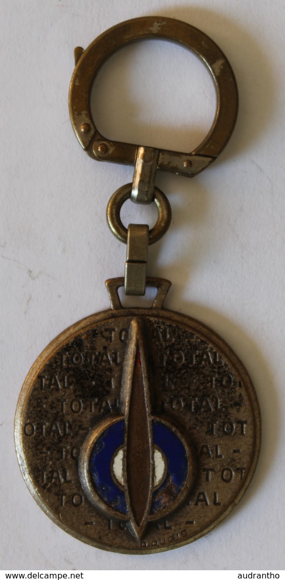 Rare Ancien Porte Clés Total Avec Ancien Logo - Automobili