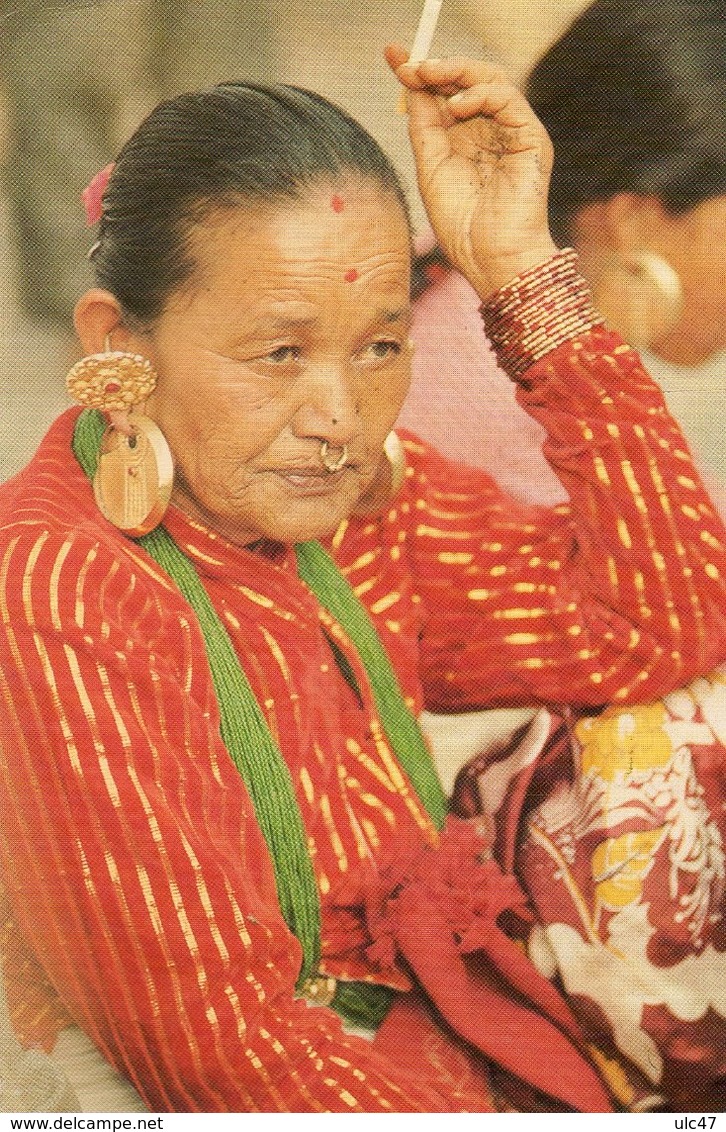 - NEPAL. -  'TAMANG LADY' - PHOTO BY MANI LAMA - Scan Verso - Format: 15cm X 10cm - - Népal