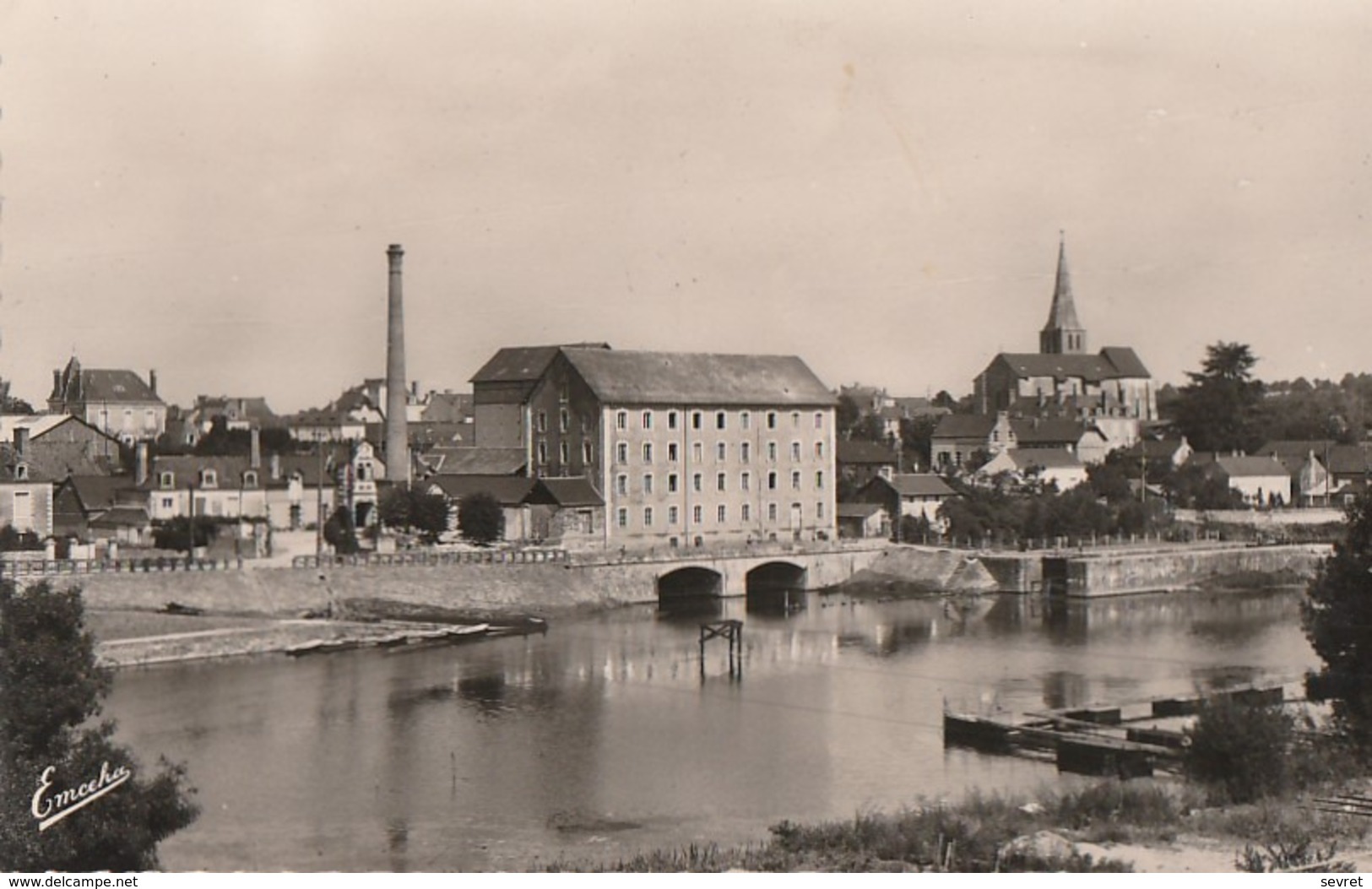 CHATEAUNEUF-SUR-SARTHE. - Vue D'ensemble Et Le Moulin. CPSM - Chateauneuf Sur Sarthe