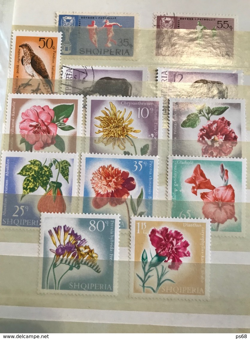 Collection de 120 timbres d’Albanie Albania cote 700 eur