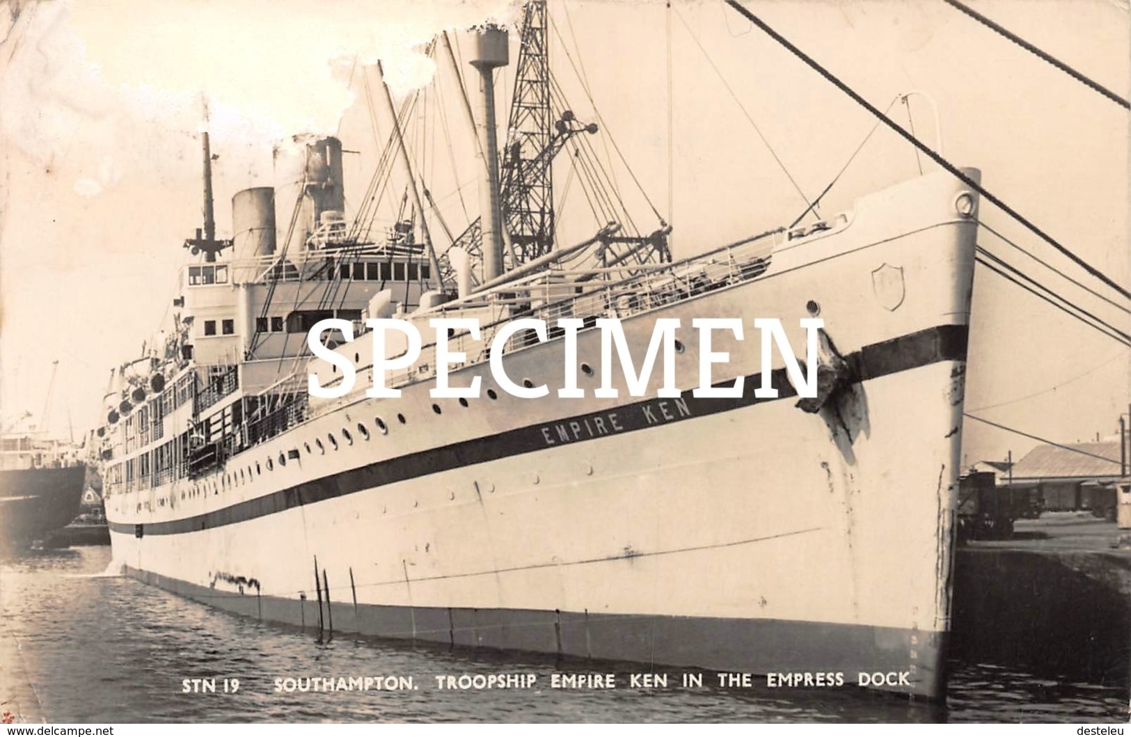 Southhampton Troopship Empire Ken In The Empress Dock - Guerre