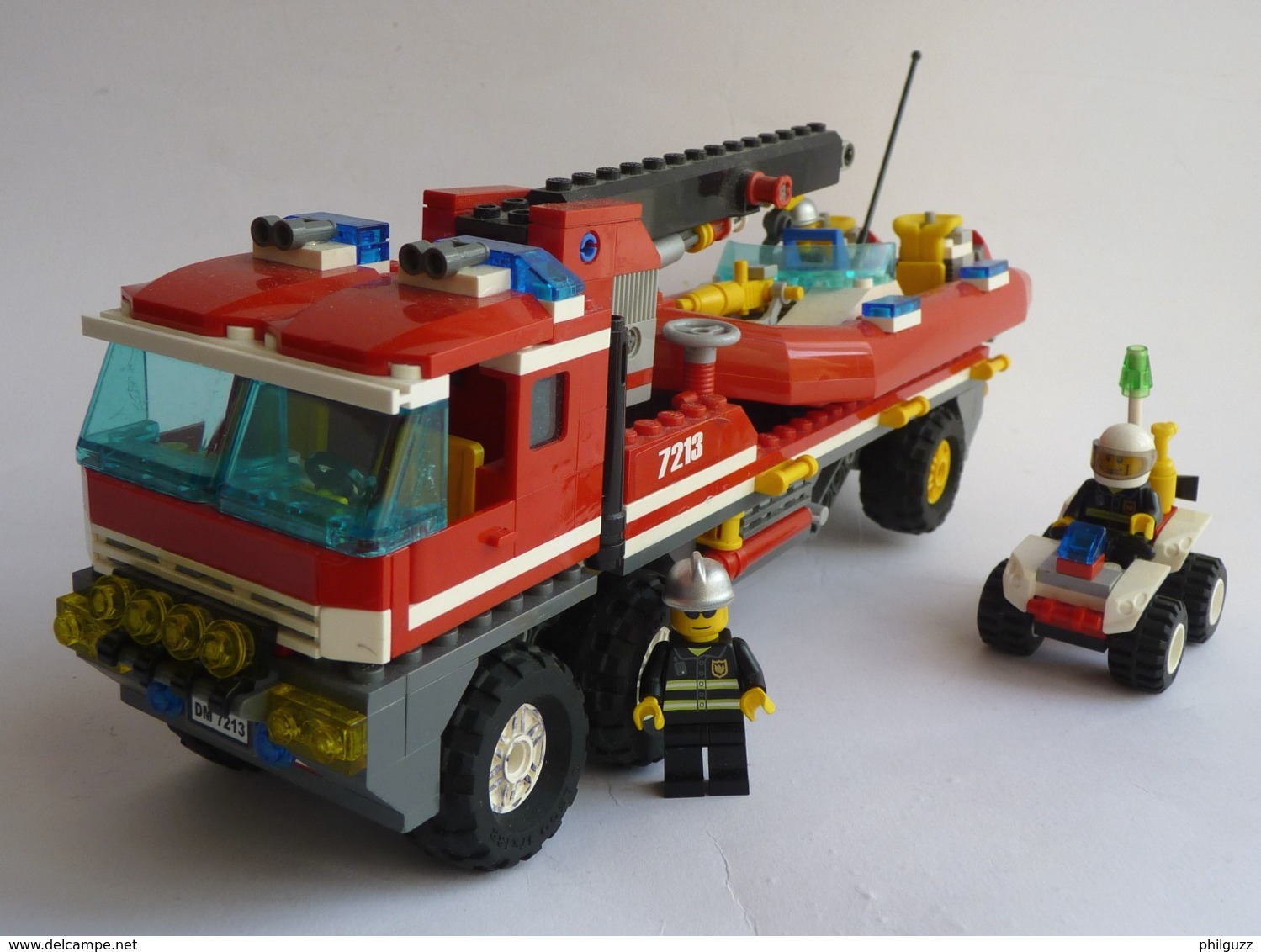 FIGURINE CAMION DE POMPIER Tout-terrain Et Le Bateau Des Pompiers Avec Quad - LEGO 7213 (2) Légo - Lego System