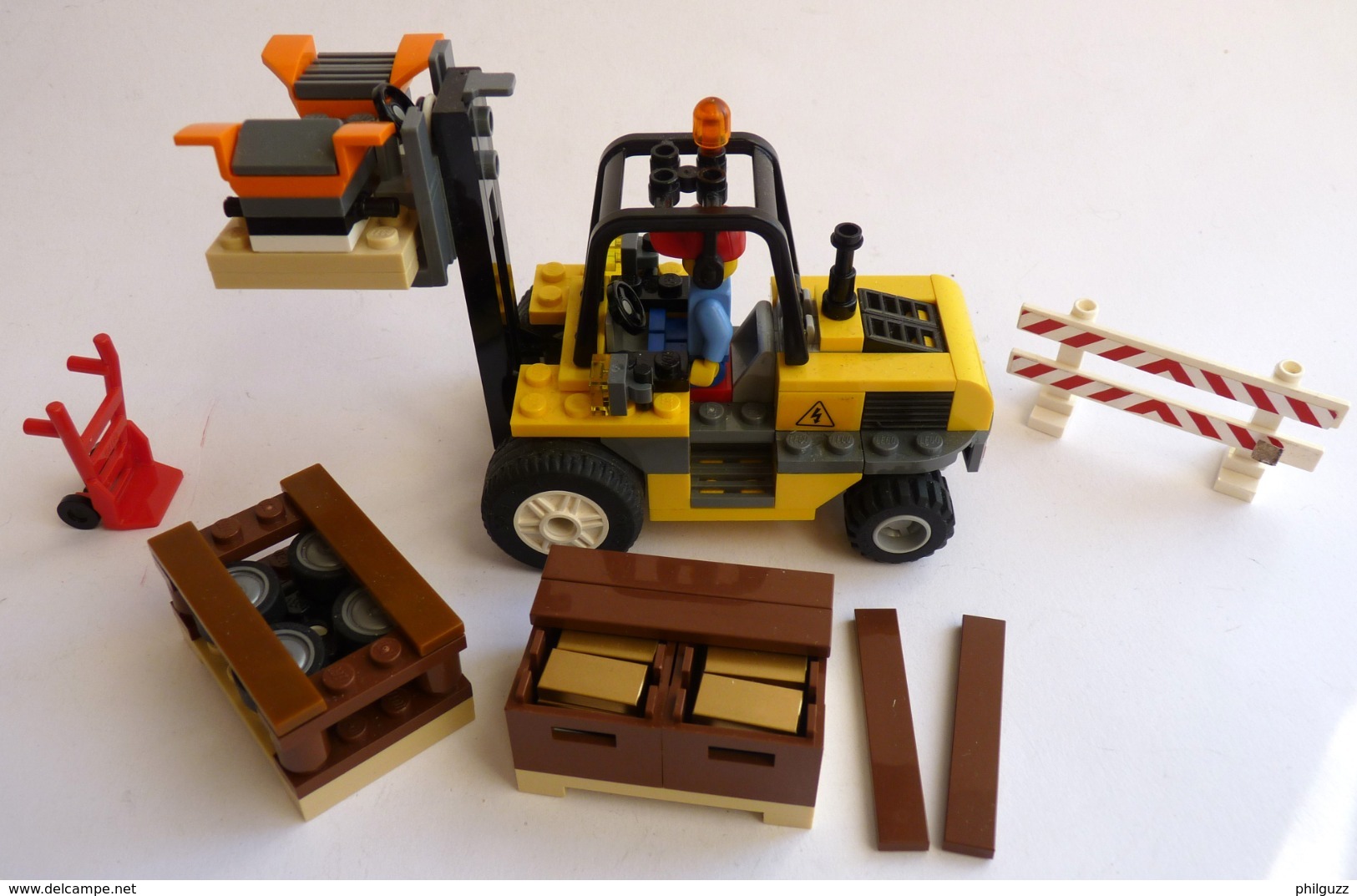 FIGURINE LEGO CITY 60022 CHARIOT ELEVATEUR ET CAISSES AEROPORT  AVEC NOTICE Légo - Lego System