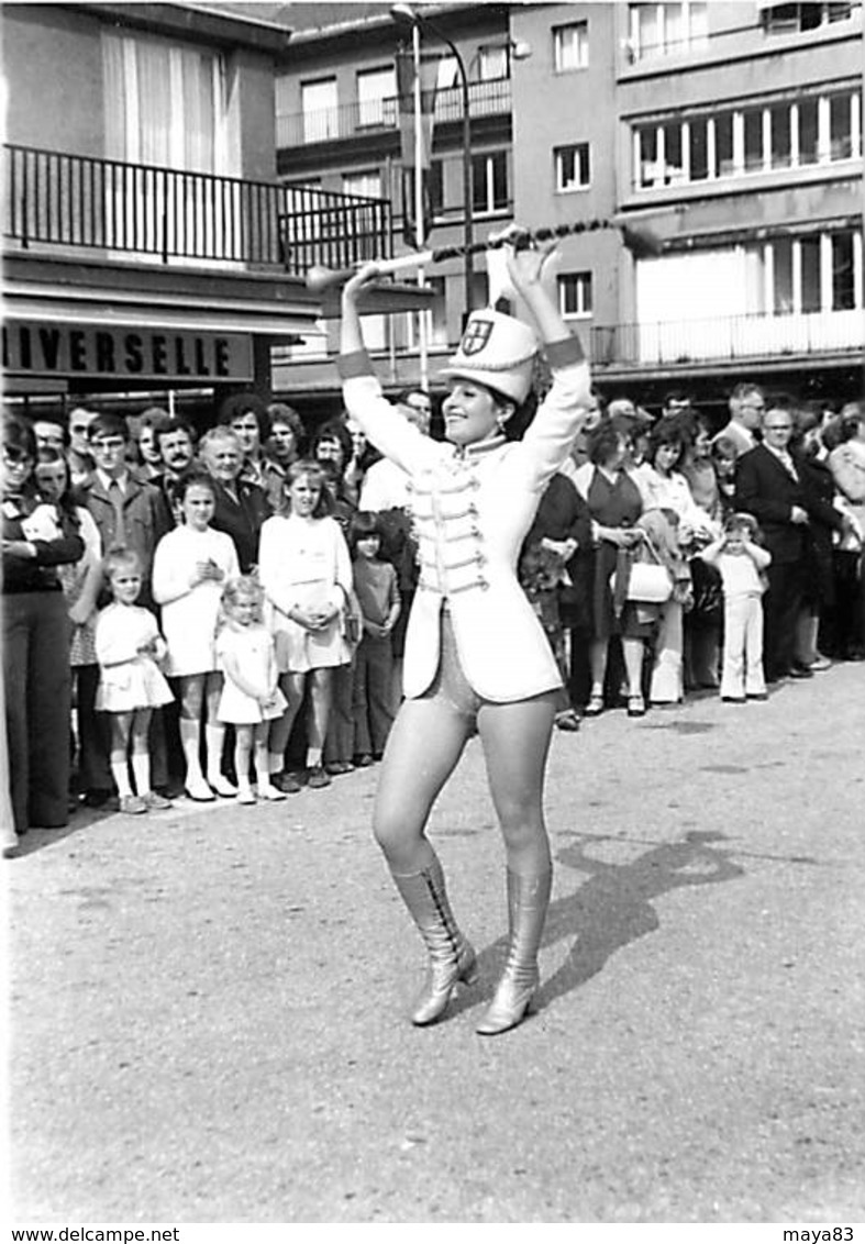 PIN UP  MAJORETTES  DE DIJON - Pin-up