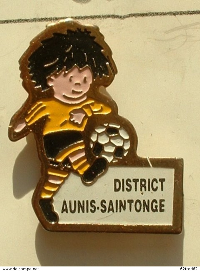 PIN'S  FOOTBALL -  DISTRICT AUNIS SAINTONGE - Football
