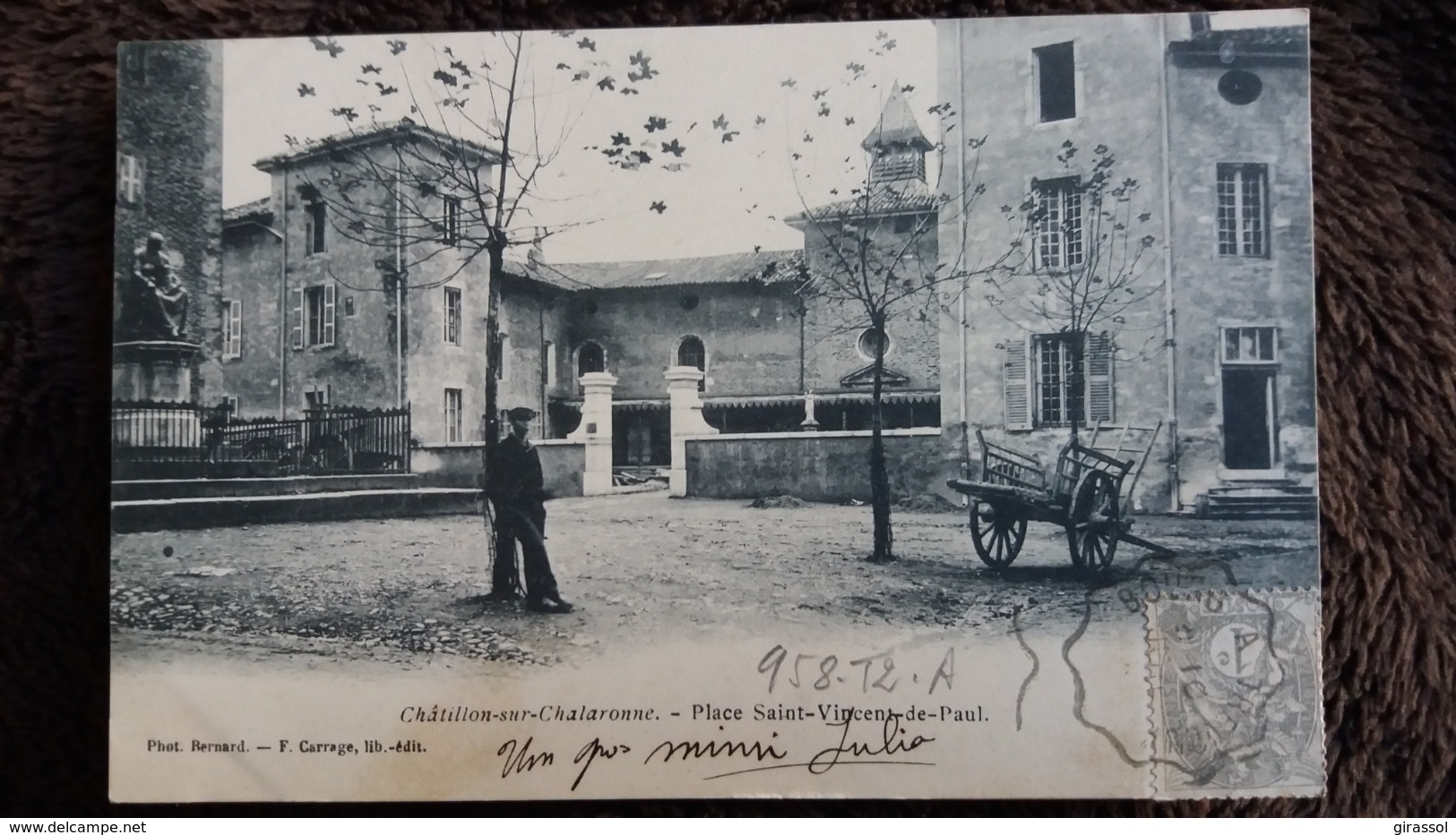 CPA CHATILLON SUR CHALARONNE AIN PLACE SAINT VINCENT DE PAUL HOMME CHARRETTE PHOT BERNARD F CARRAGE - Châtillon-sur-Chalaronne