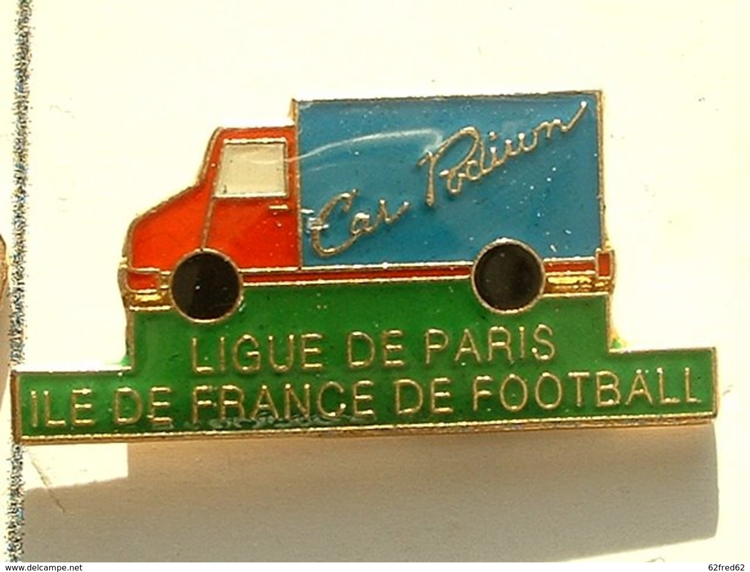 PIN'S  FOOTBALL -  LIGUE DE PARIS - ILE DE FRANCE - CAR PODIUM - Fussball