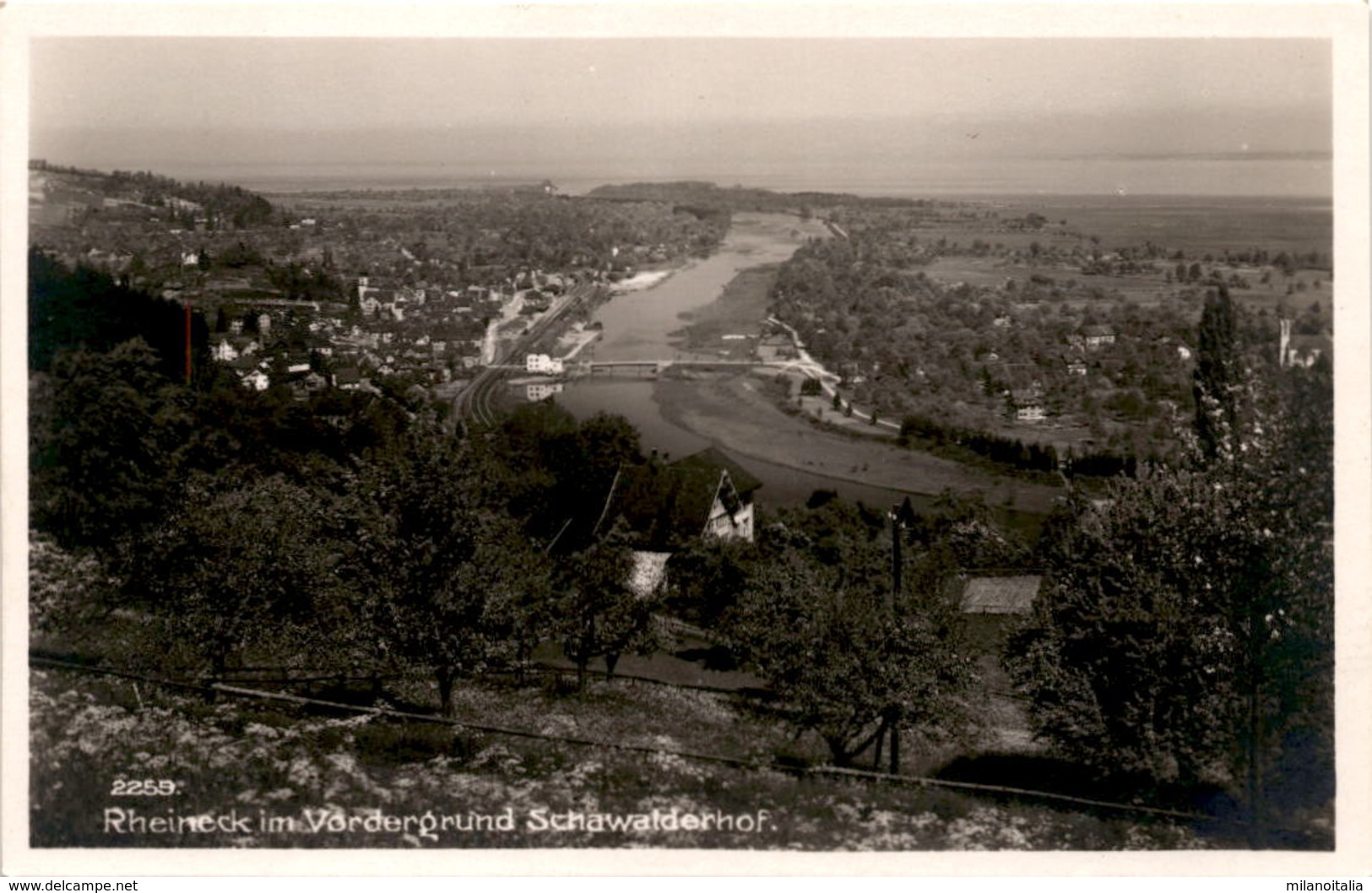 Rheineck - Im Vordergrund Schawalderhof (2259) - Rheineck