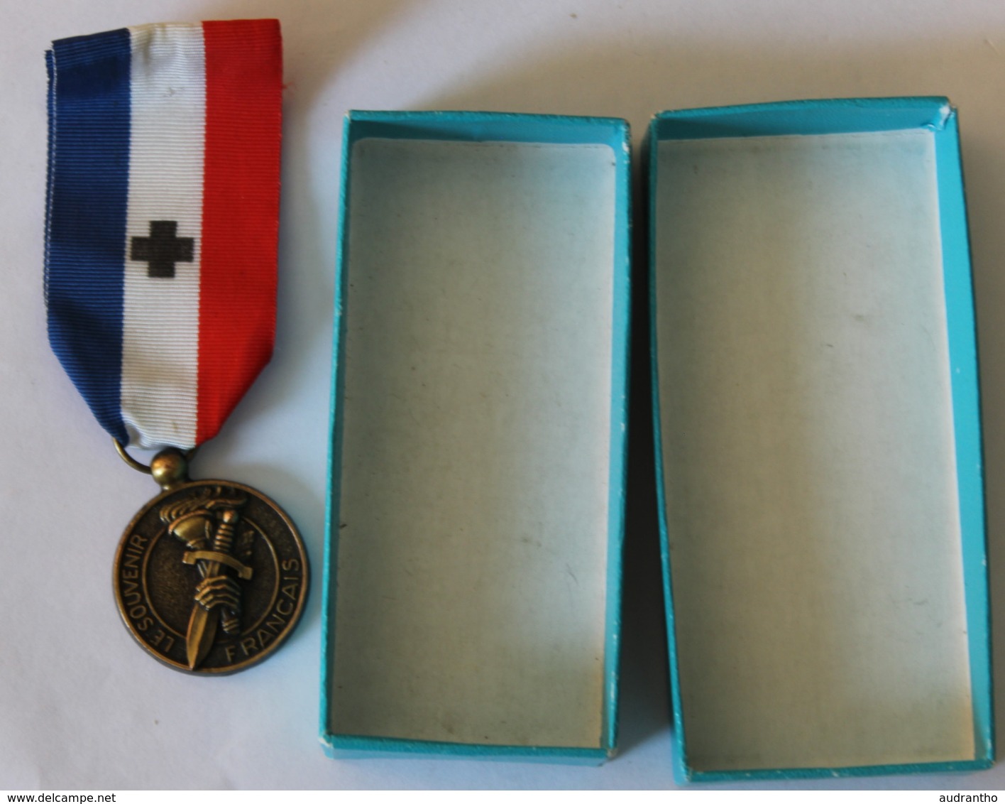 Médaille De Bronze Le Souvenir Français Avec Ruban Drago Paris - Autres & Non Classés