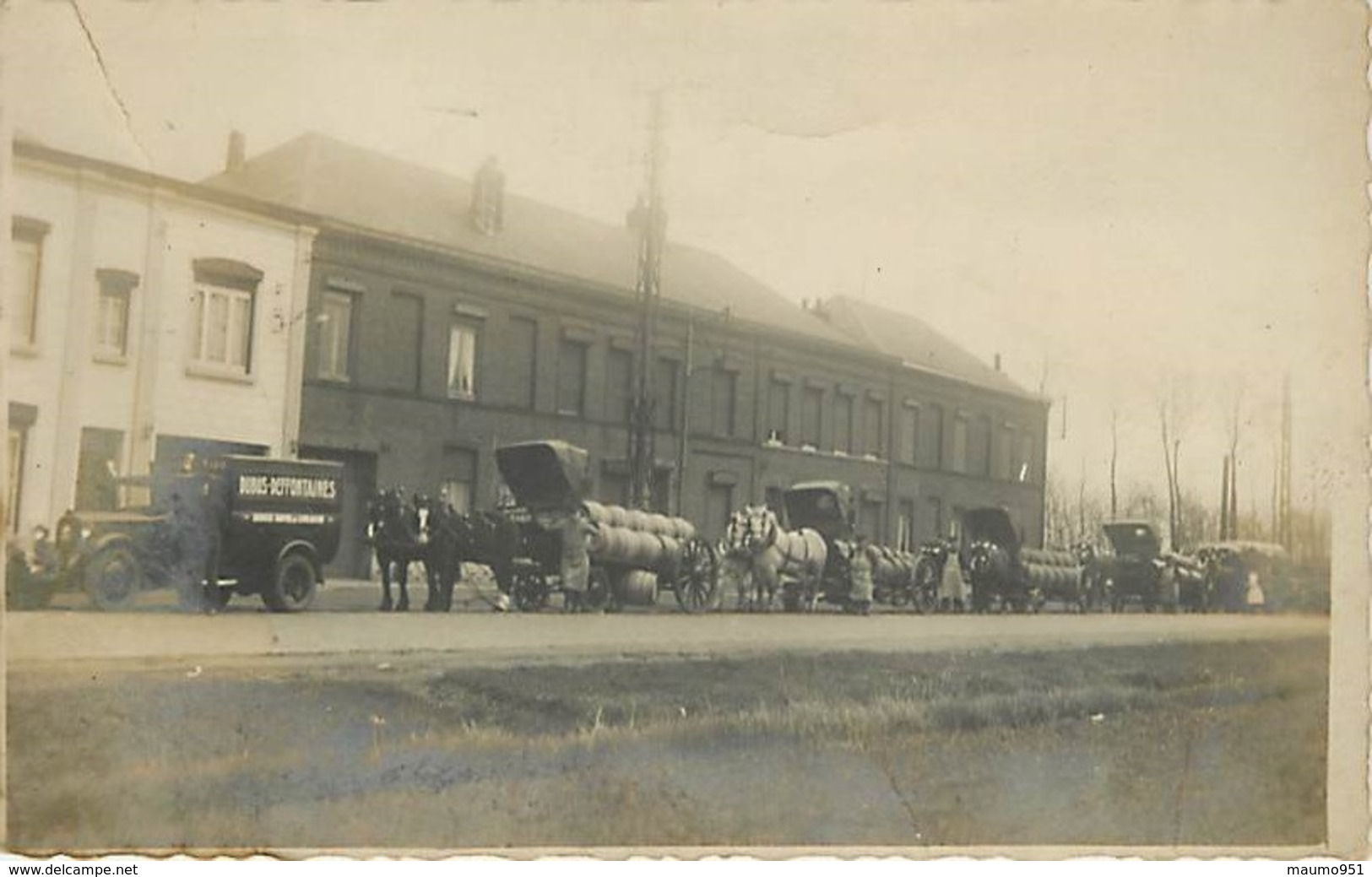 59 CARTE PHOTO A IDENTIFIER LIVRAISON DES TONNEAUX  DU DEPOT .....CAMION DEVANT DUBUS DEFFONTAINES - Sonstige & Ohne Zuordnung