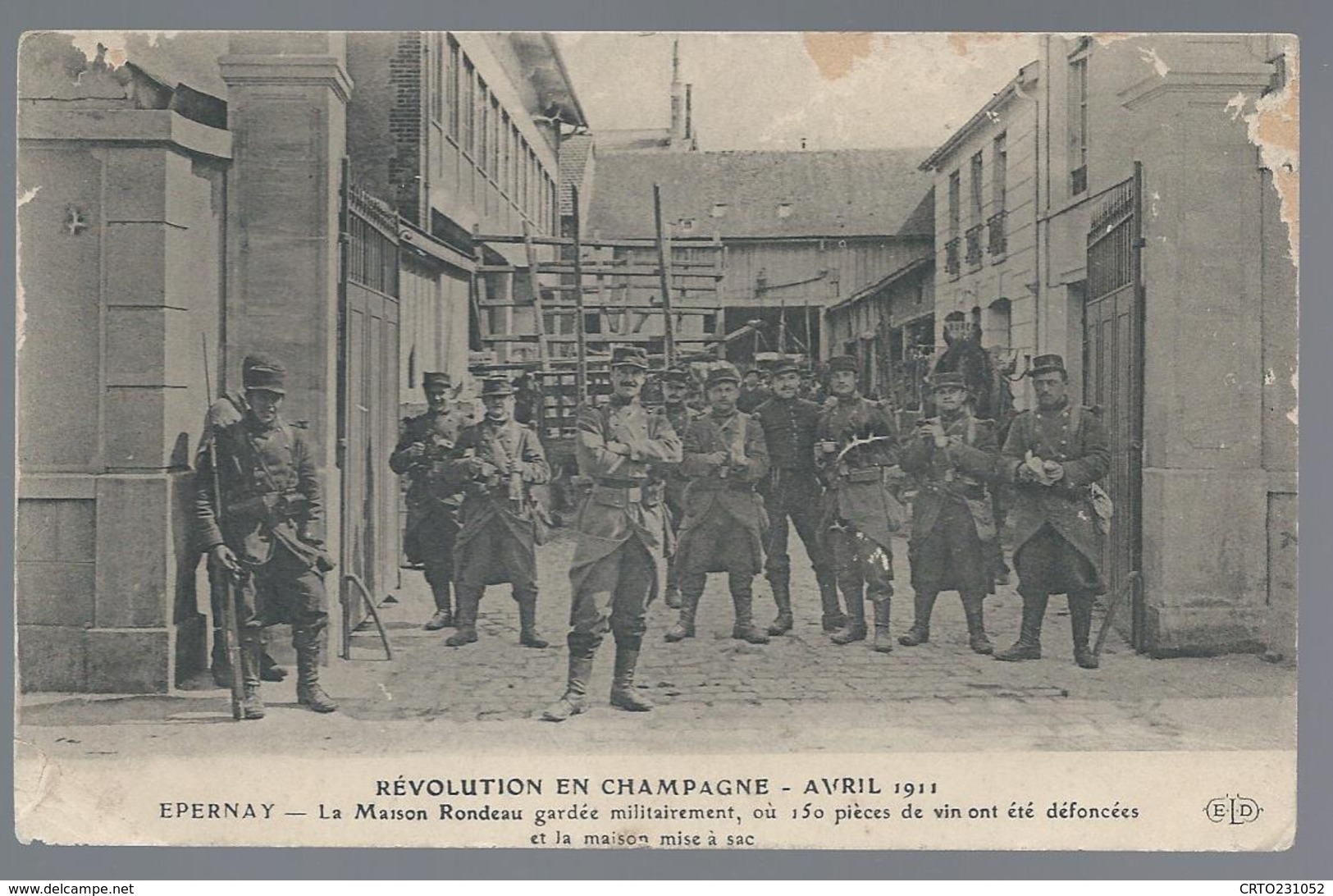 EPERNAY   Révolution En Champagne   La Maison Rondeau Gardée Par Des Militaires  Avril 1911    Voir Scann - Epernay