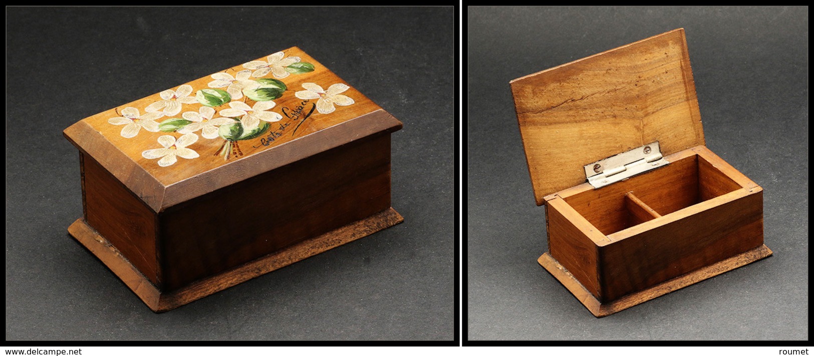 Boîte En Bois Verni, "Fleurs" Peintes Main Sur Couvercle, Marquée "Côte De Grace", 1 Comp., 82x50x35 Mm. - TB - Stamp Boxes