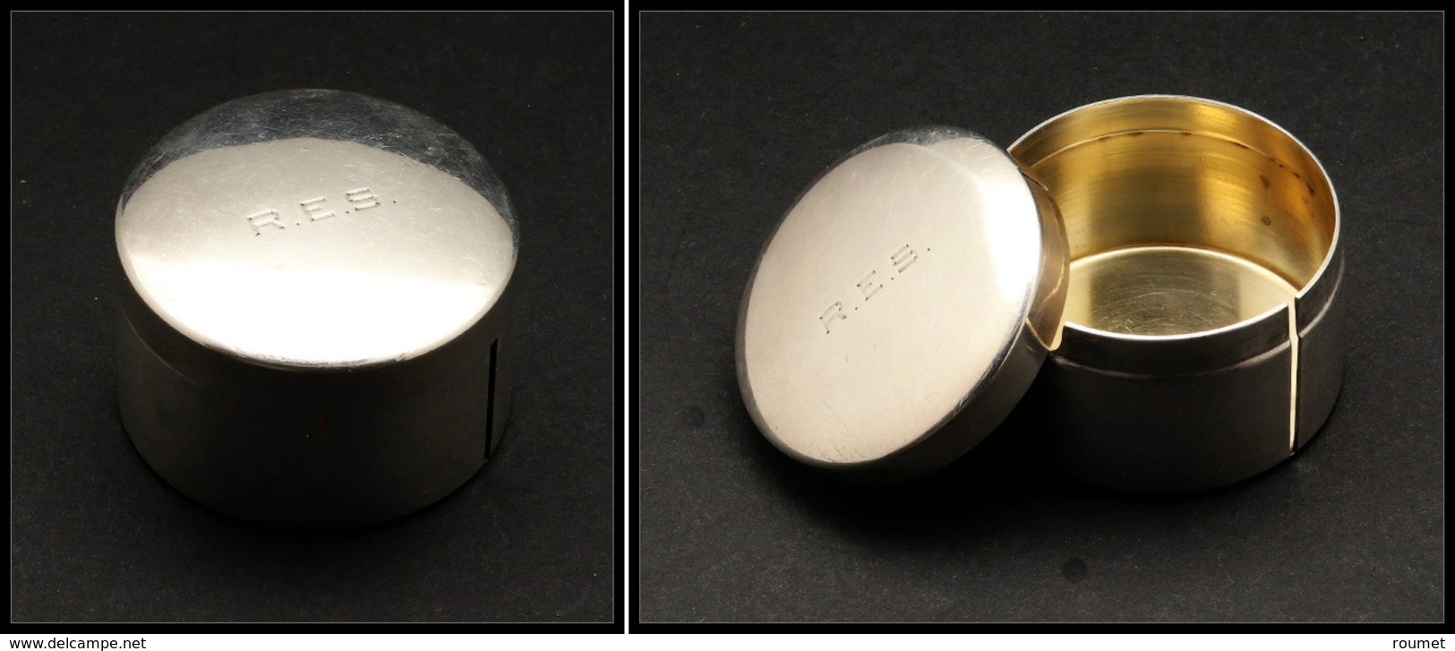 Distributeur Argent Monogrammé "RES", Signé "Udall Et Ballou", Diam.46mm, H.30mm. - TB - Boites A Timbres