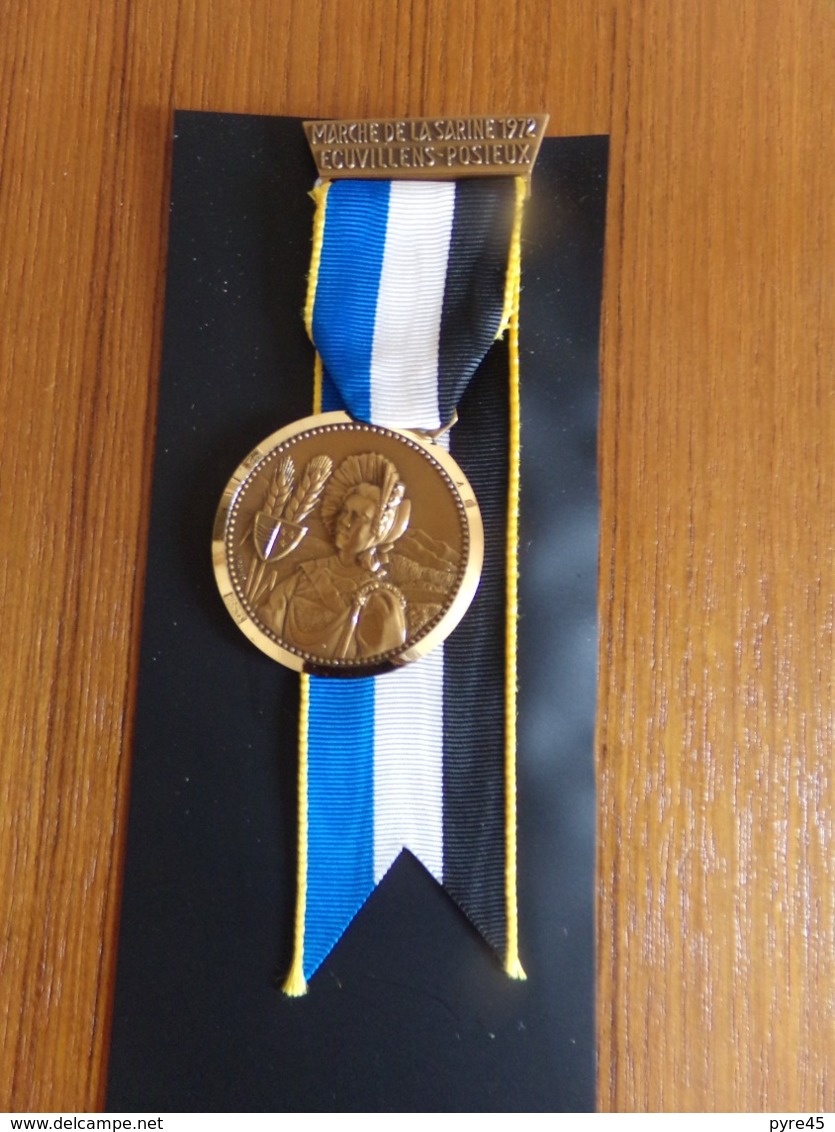 Suisse Médaille En Bronze Avec Ruban " Marche De La Sarine 1972, Ecuvillens-Posieux  " Les Costumes Nationaux Argovie - Autres & Non Classés