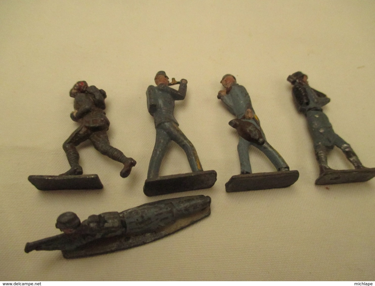 Lot  De  Petit Soldats De Plomb  Reste De Peinture  D'origine  Bleue - Decorative Weapons