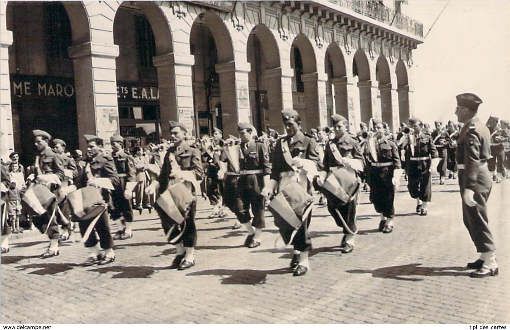 Photo Militaria - Militaires Du 19e Regiment Du Génie Français, Défilé De La Musique Place D'Alger, Algérie 1935 - Guerre, Militaire