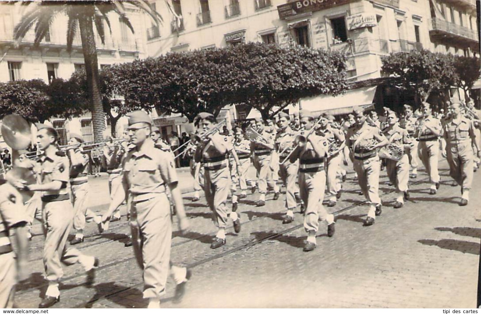 Photo Militaria - Militaires Du 19e Regiment Du Génie Français, Défilé De La Musique, Algérie Ca 1935, Carte Photo - Guerre, Militaire