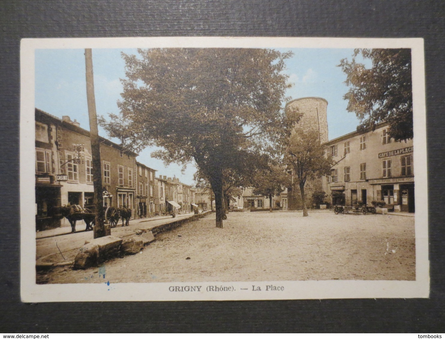 69 - Grigny - CPA - La Place  - J. Cellard , Lyon - TBE - (  Vue Peu Commune ) - Grigny