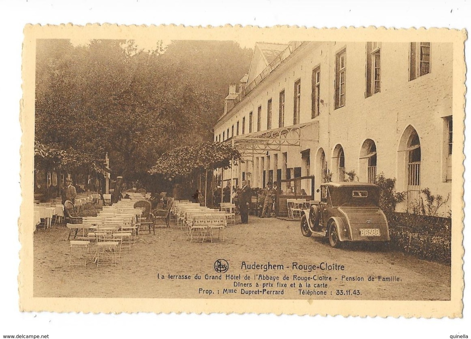 Auderghem  ( M 2684 )  "  Rouge - Cloître  "   Voiture Ancêtre Devant Le Terrasse  De L'Hotel - Auderghem - Oudergem