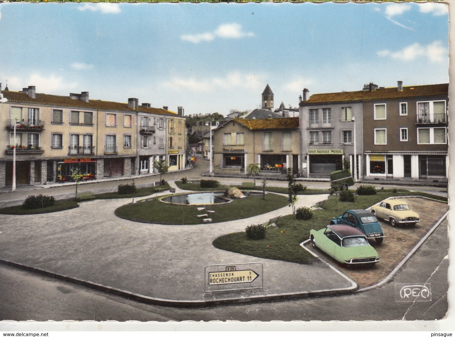 CHABANAIS - Place De La Croix Blanche Et Son Square Avec Une Citroën DS - Altri & Non Classificati