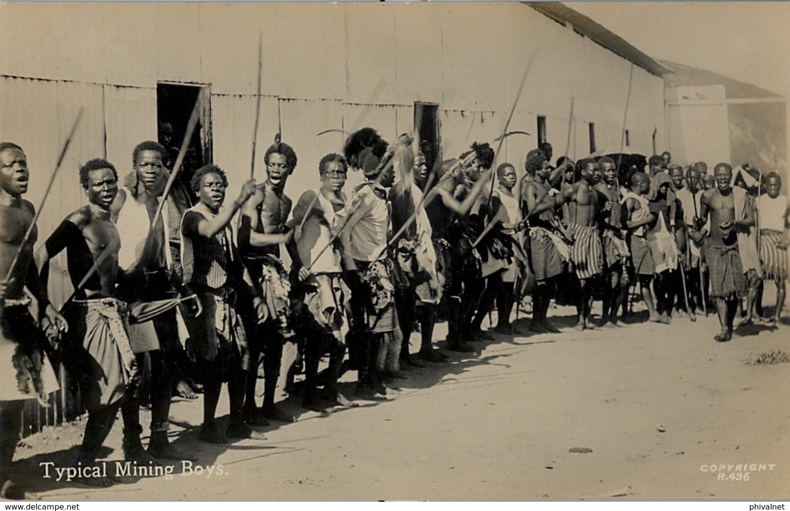 SUDAFRICA , TARJETA POSTAL NO CIRCULADA  , TYPICAL MINING BOYS , TEMA ÉTNICO , TRIBAL , ETNICAL - África