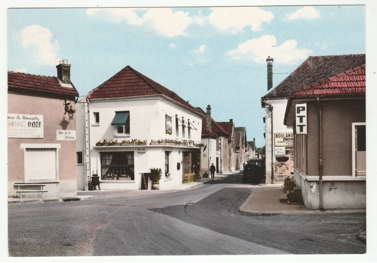 AMBONNAY  (Marne) - Place De La Fontaine - Poste, PTT - Format CPM - Dentelée - Verso Scanné - - Otros & Sin Clasificación