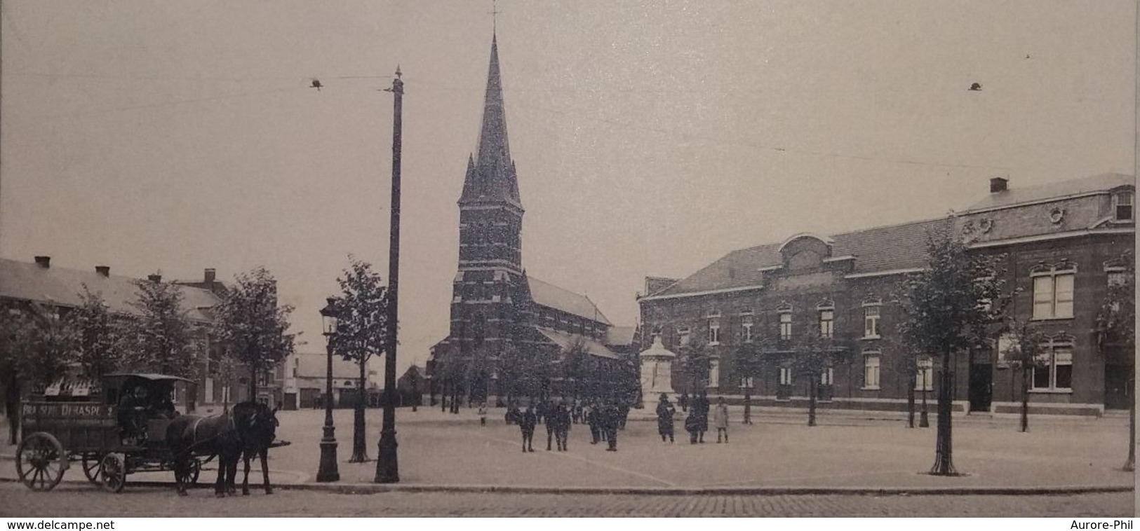 Houdeng-Goegnies Eglise St Géry Et Place Avec Attelage De Brasserie - La Louviere