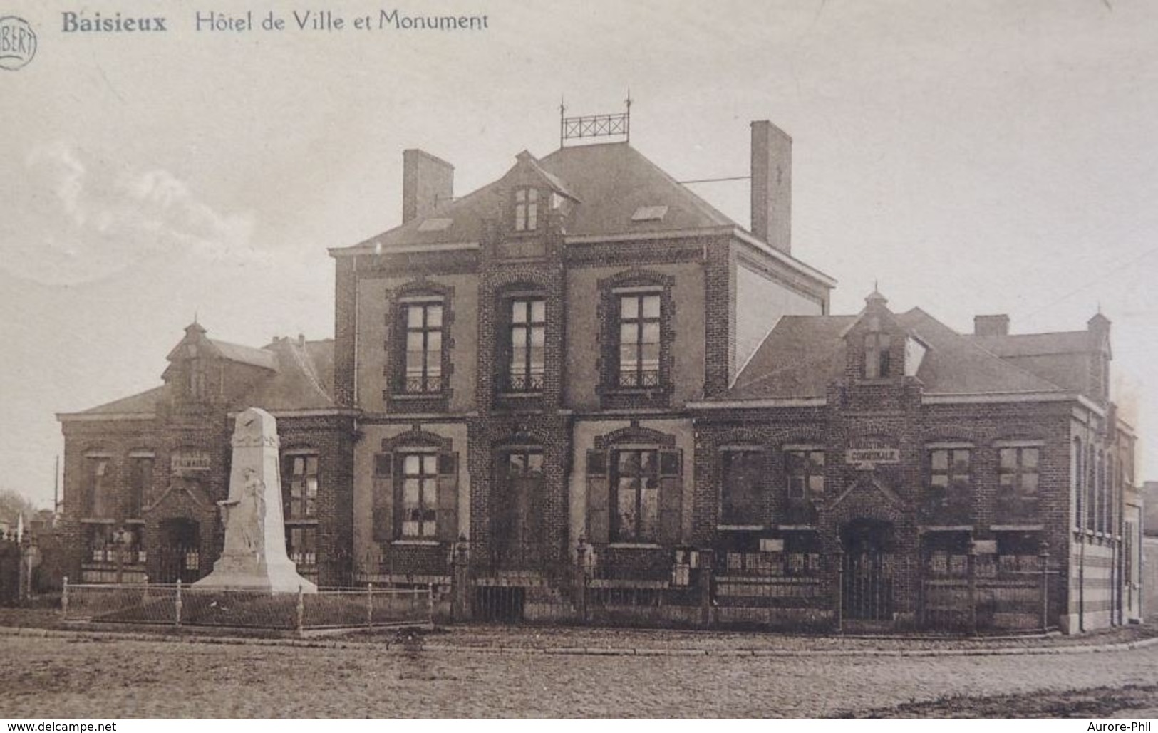 Baisieux Hôtel De Ville Et Monument - Quiévrain