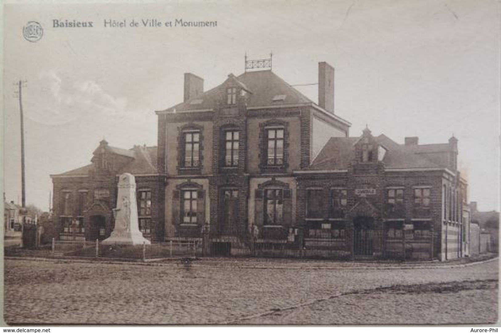 Baisieux Hôtel De Ville Et Monument - Quiévrain
