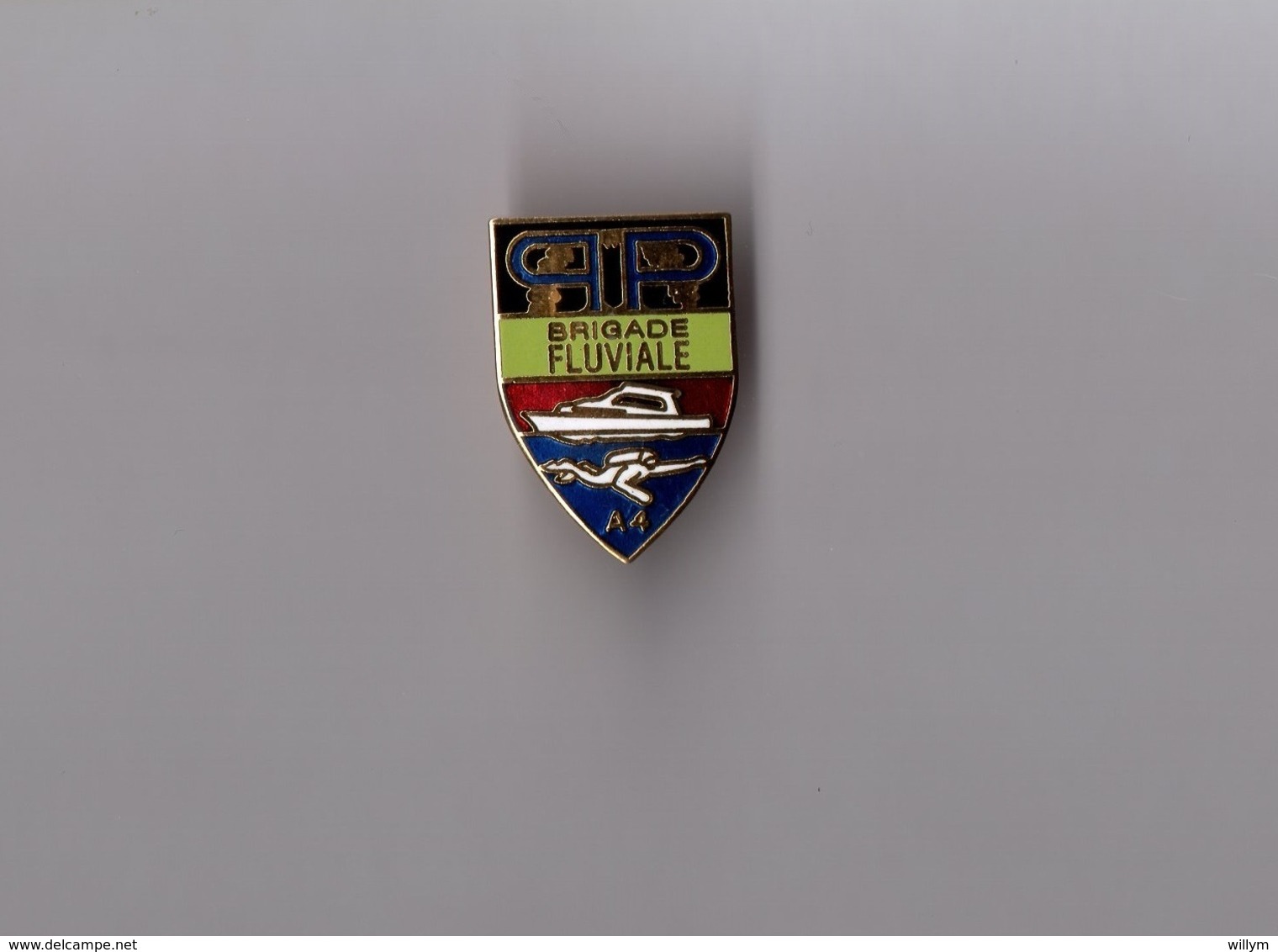 Pin's Police Paris / Insigne Brigade Fluviale A4 (EGF Doré Et 1ere Ligne Du Blason Noire Signé PLG) - Police