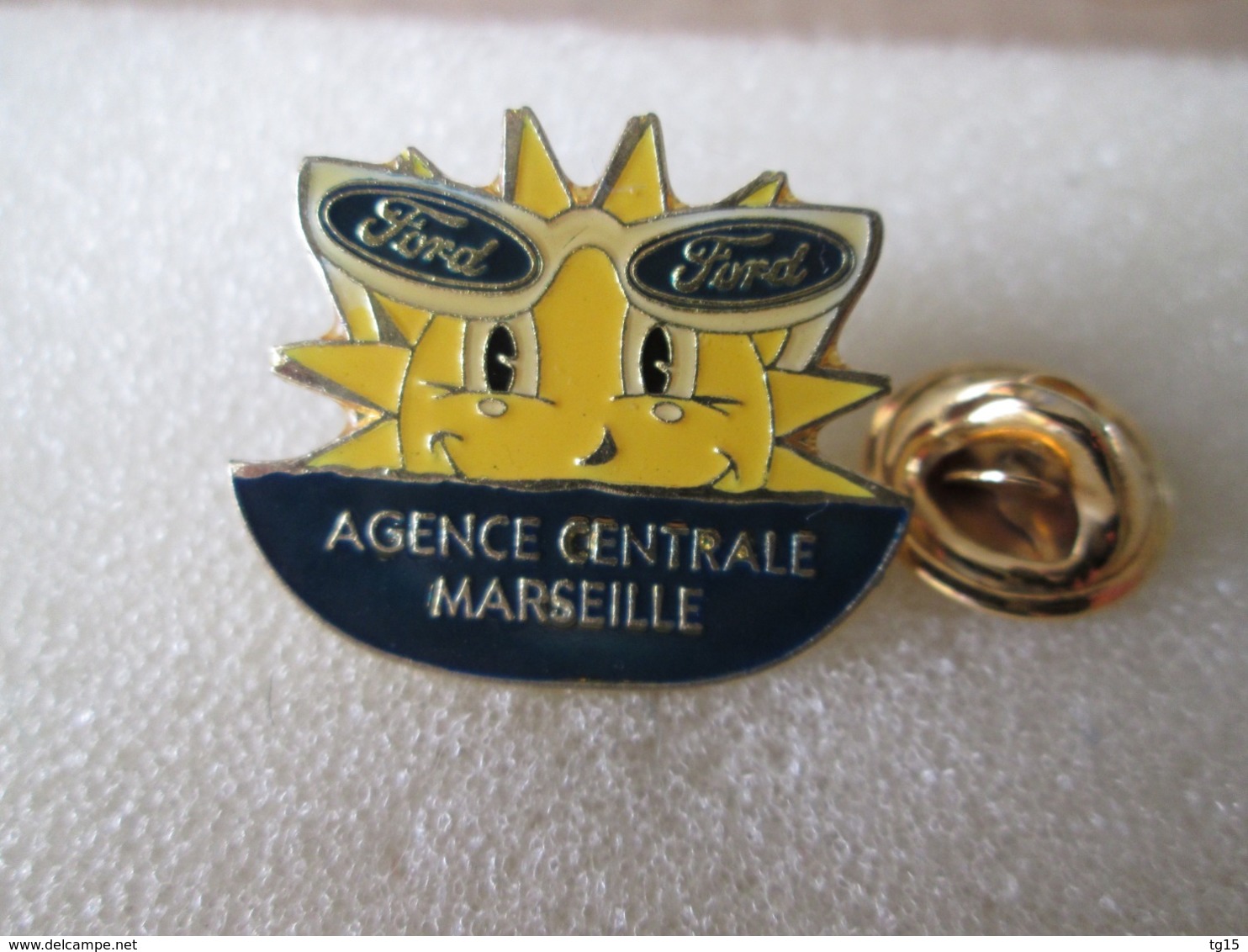 PIN'S   FORD   Agence Centrale  MARSEILLE - Ford