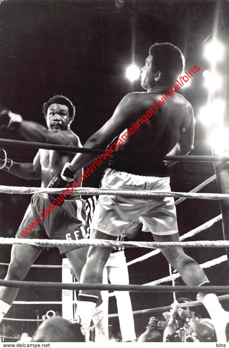 Muhammad Ali Versus George Foreman - Original Press Photo Format: 15x22cm - Uniformes, Recordatorios & Misc