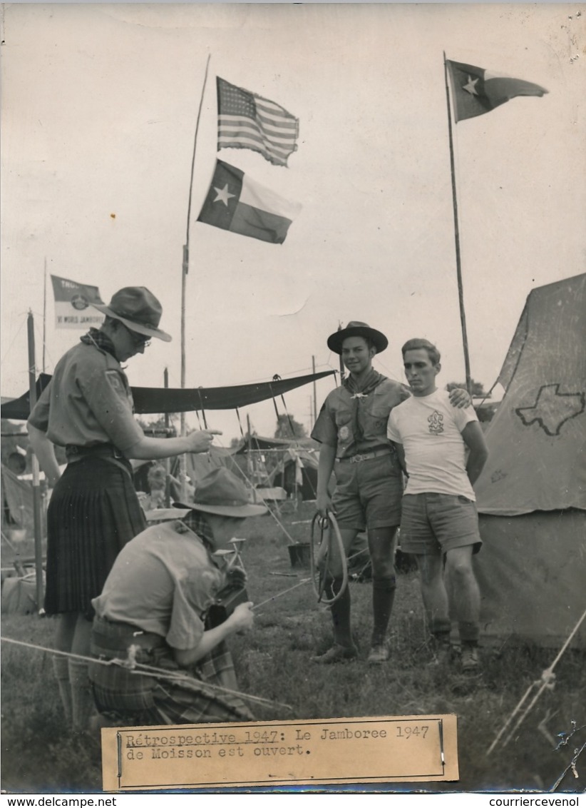 SCOUTISME - Photographie Keystone - 17,8 X 24 Cm - Jamboree Moisson 1947 - Deux écossais Qui Veulent Garder Un Souvenir - Scoutisme