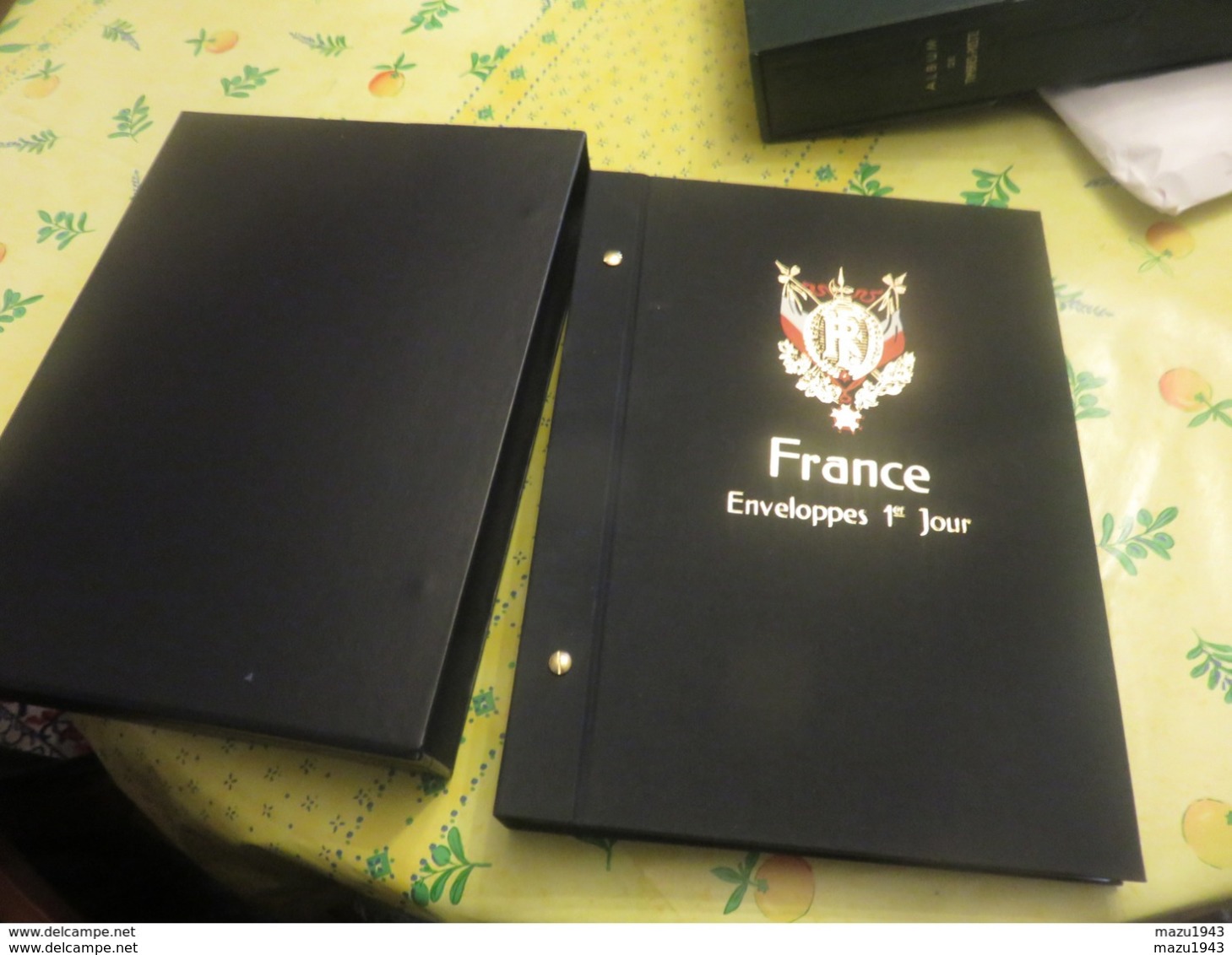 Album Davo 1er Jours France Et Cartes Avec étui Luxe Et Gaines Pochettes Bon Etat, - Reliures Et Feuilles