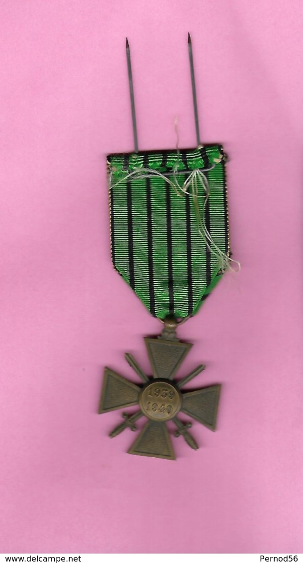 Médaille "1939 1940" RUBAN VERT CROIX DE GUERRE - Autres & Non Classés