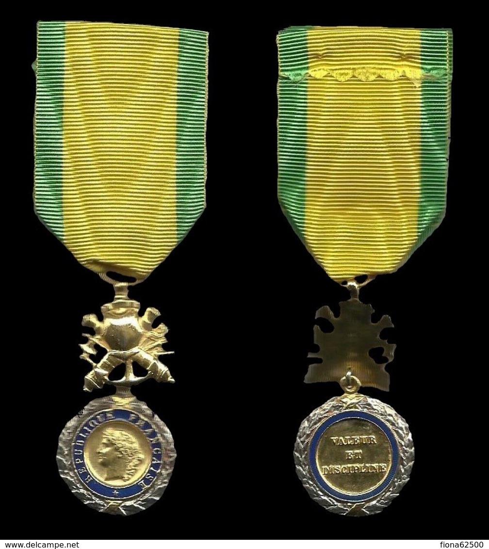 MEDAILLE MILITAIRE . Véme REPUBLIQUE . - France