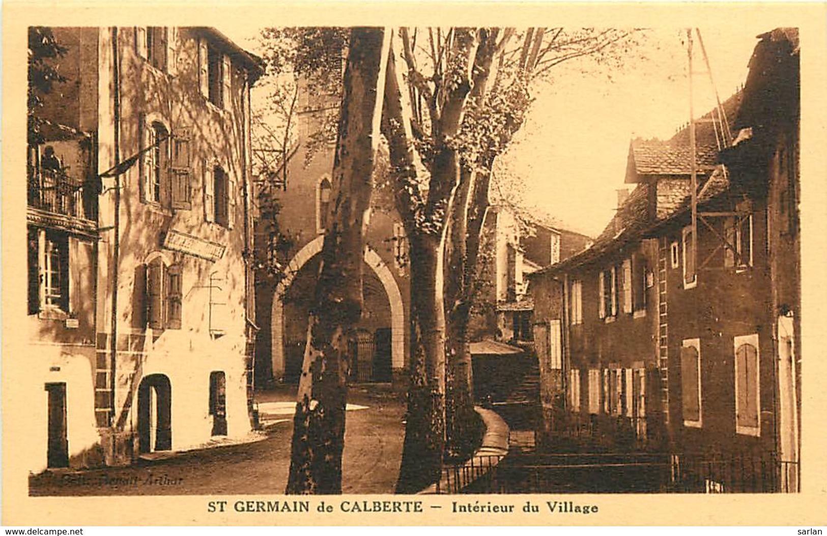 48 , ST GERMAIN DE CALBERTE , Interieur Du Village , * 432 35 - Autres & Non Classés