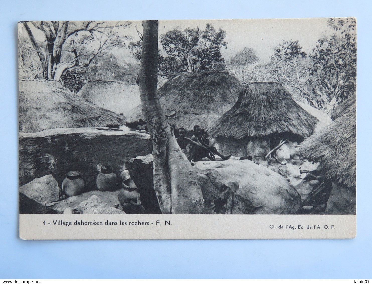 C. P. A. : BENIN, Dahomey : Village Dahoméen Dans Les Rochers,  Animé - Benin