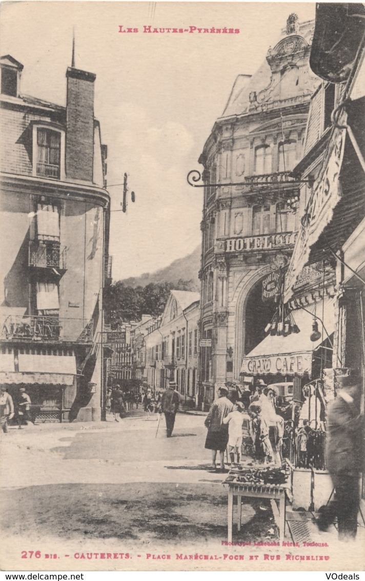 CPA - France - (65) Hautes Pyrénées - Cauterets - Place Maréchal-foch Et Rue Richelieu - Cauterets