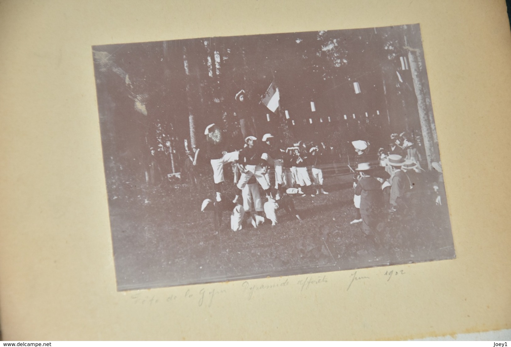 Magnifique album de famille de militaires,musiciens,Paris Lyon Genève