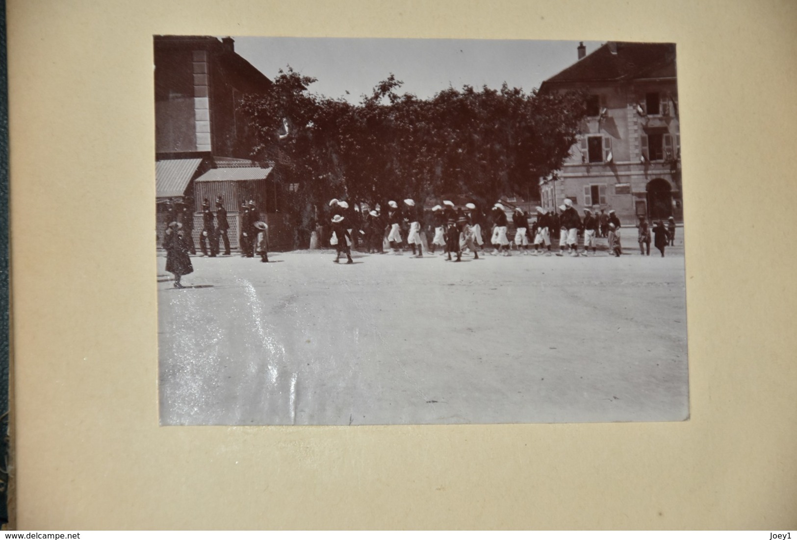 Magnifique album de famille de militaires,musiciens,Paris Lyon Genève